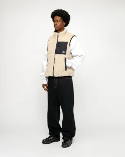 Outerwear>Stüssy SHERPA REVERSIBLE VEST Beige